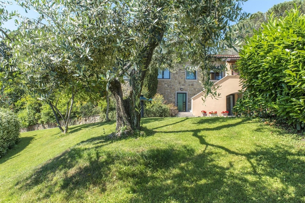 Villa photo 2