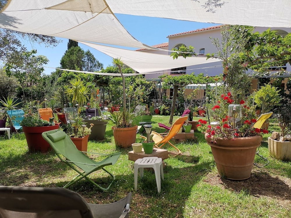 Triple Room, Garden View - Photo 4