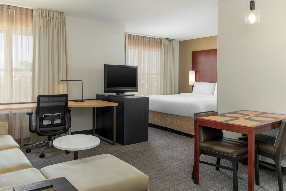 Studio Suite, 1 King Bed with Sofa bed (Mobility/Hearing Accessible, Tub)
