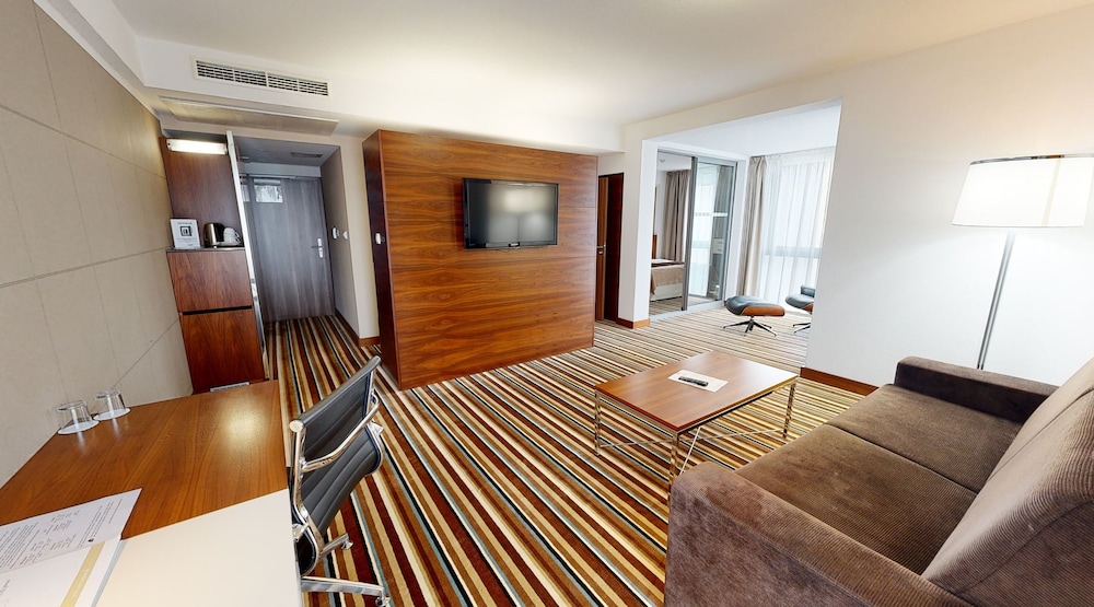 Senior Suite, 1 Bedroom, Bathtub, Corner photo 3