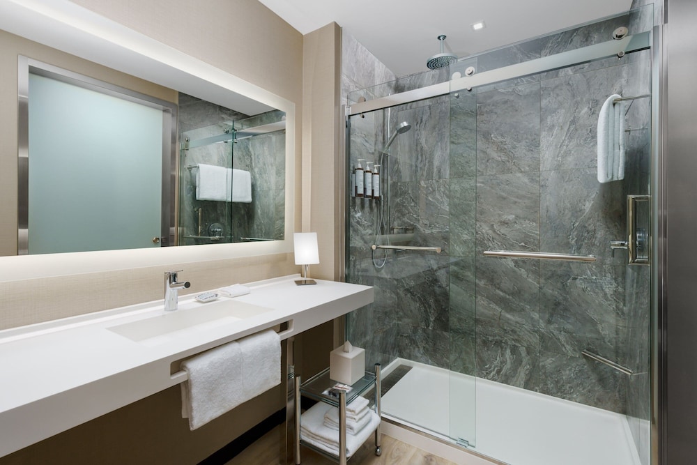 Standard Room, 2 Queen Beds (Mobility/Hearing Accessible, Tub) - Photo 10