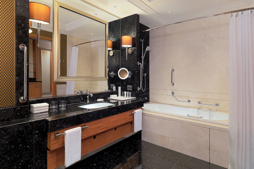 Deluxe Room, 2 Double Beds, City View - Photo 5