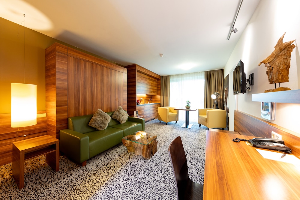 Superior Studio, Annex Building - Photo 2