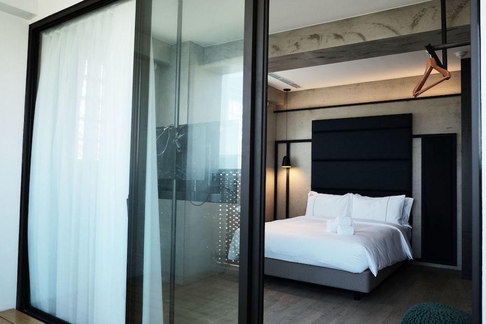 Deluxe Double Room, 1 Double Bed, Patio, River View photo 2
