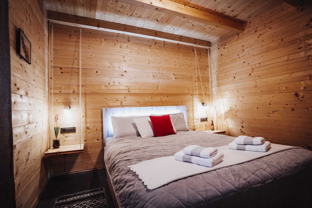 Deluxe Double Room, 1 Queen Bed, Mountain View, Courtyard Area photo 2