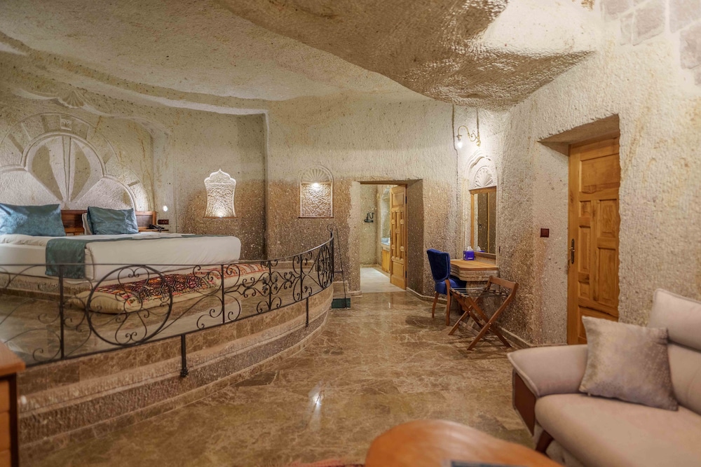 Executive Suite - Photo 10