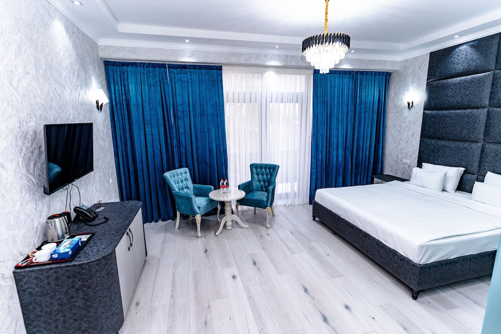 Luxury Suite