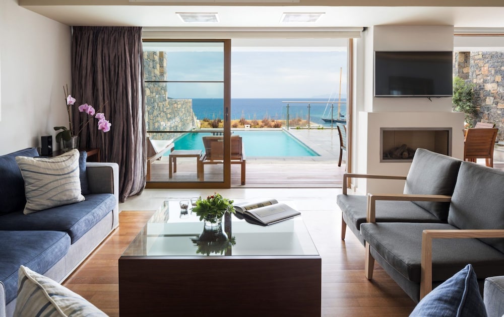 "Tilos" Five Double & One Single Bedroom with Indoor and Outdoor Private Pool 457 m2 photo 3