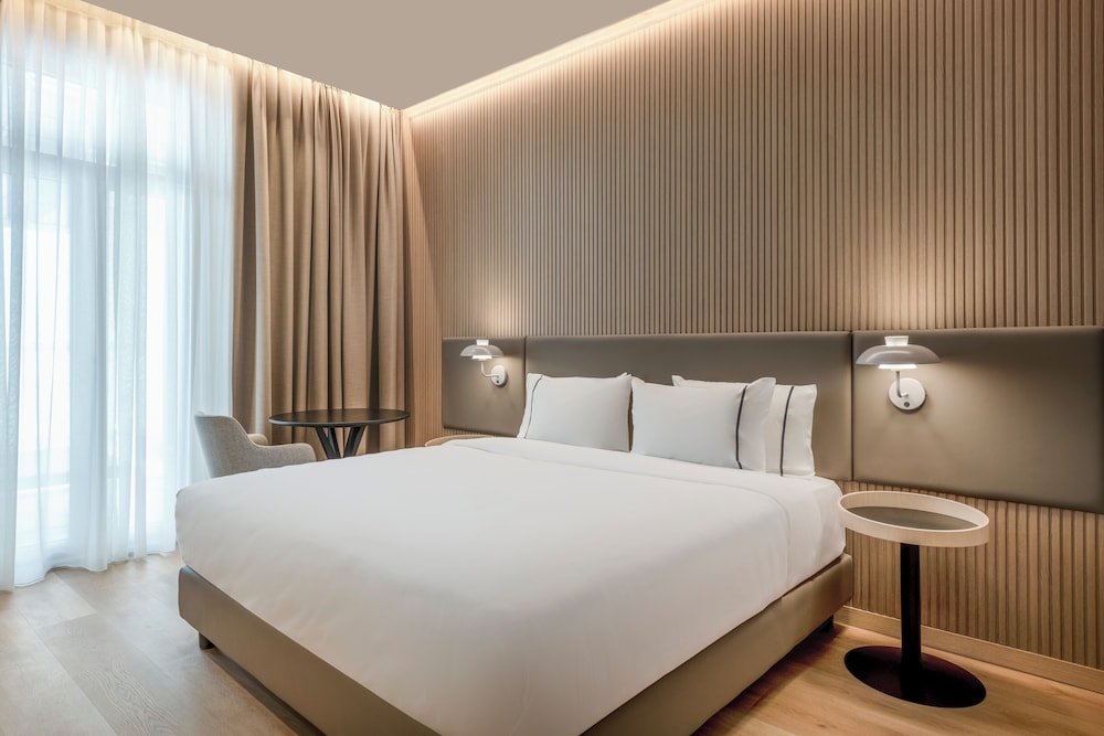 Standard Room, 1 Queen Bed photo 2