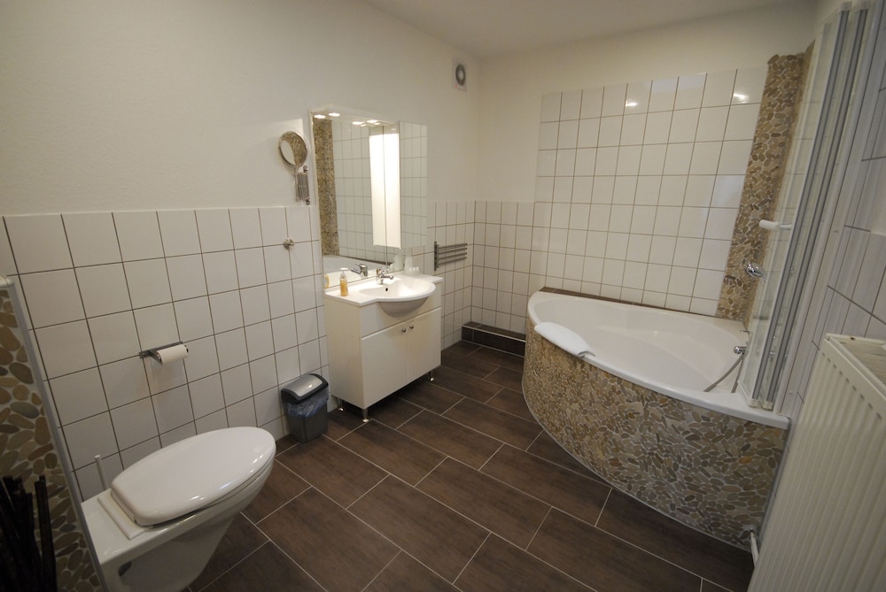Double Room - Photo 6