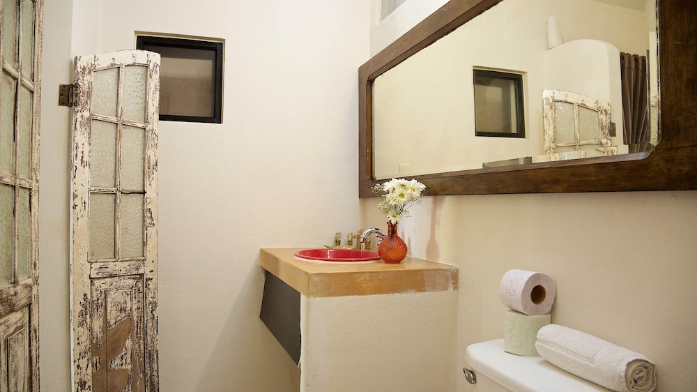 Room, 2 Queen Beds - Photo 13