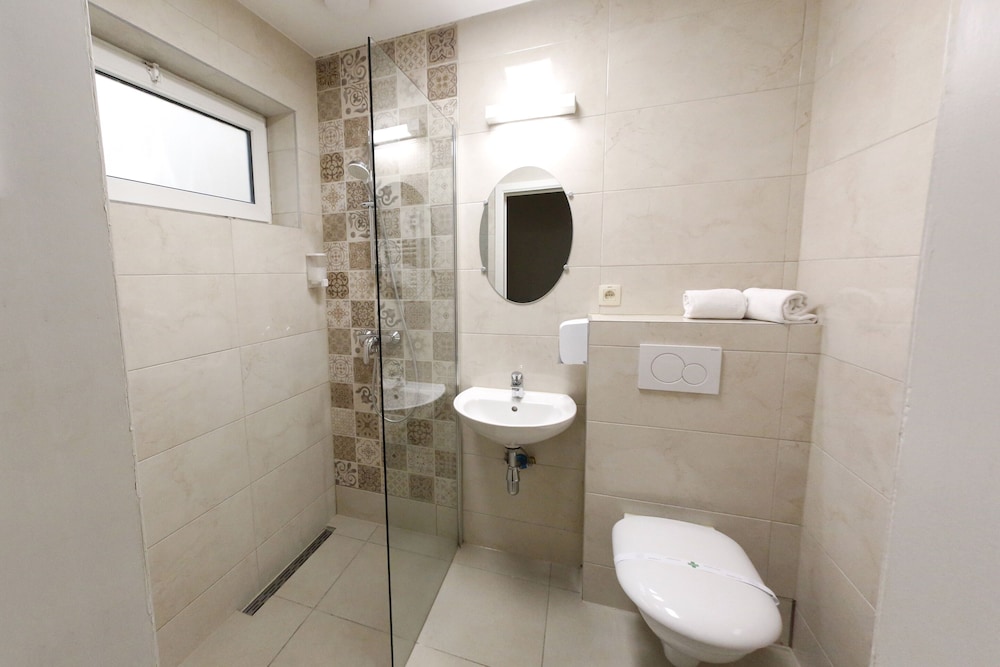 Standard Double Room - Photo 5