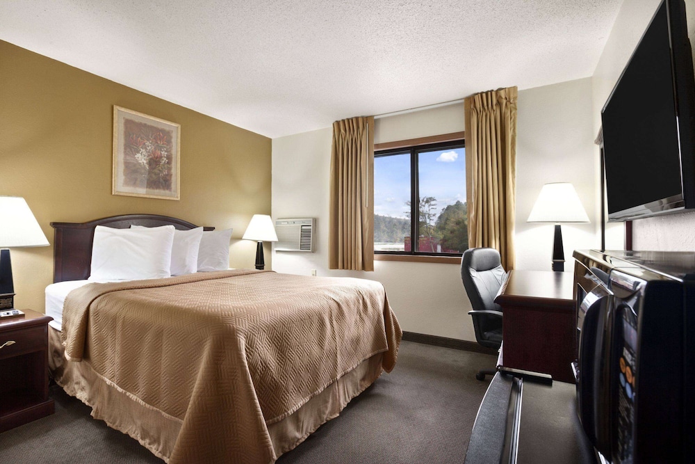Room, 1 Queen Bed, Non Smoking - Photo 1