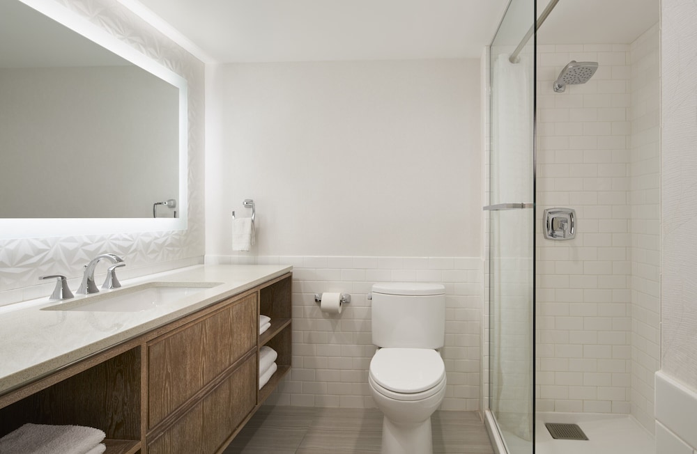 Flamingo Premium Room, 1 King Bed, Non Smoking