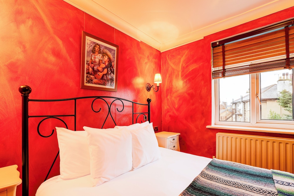 Standard Double Room - Shared photo 3