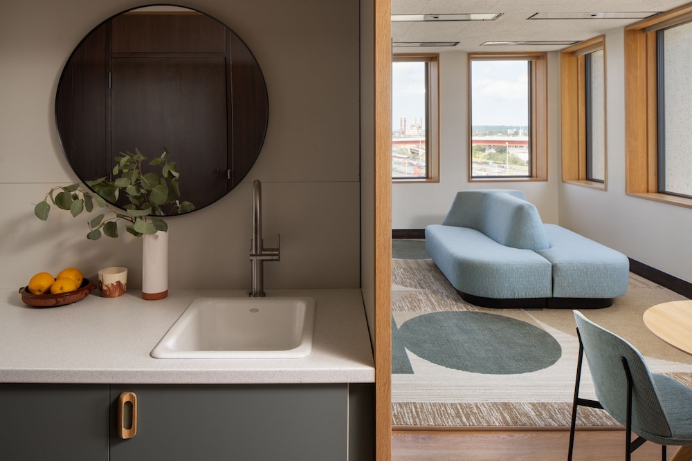 Suite, 1 King Bed, Accessible, Bathtub - Photo 5