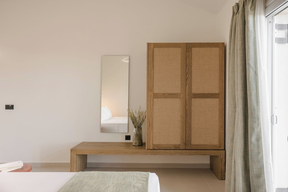 Superior Double or Twin Room, 1 Bedroom, Balcony, Sea View photo 3