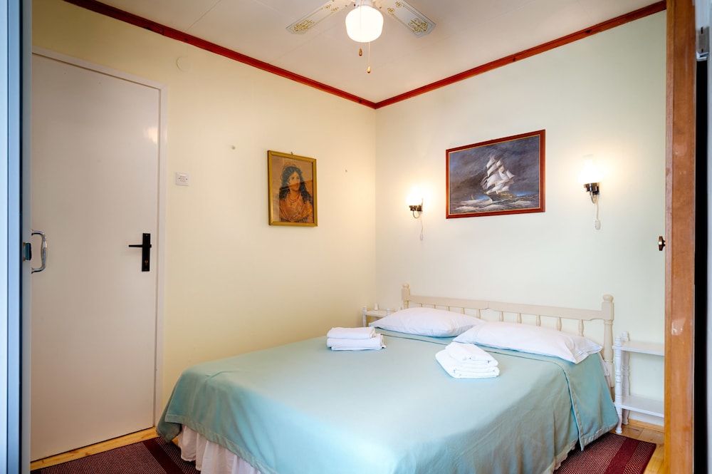 Basic Studio Apartment for 2 people photo 2