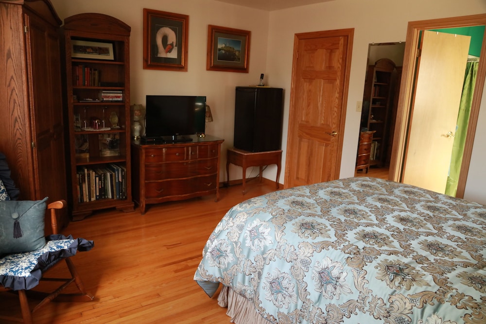 Superior Room, 1 Queen Bed, Ensuite, Garden View photo 2