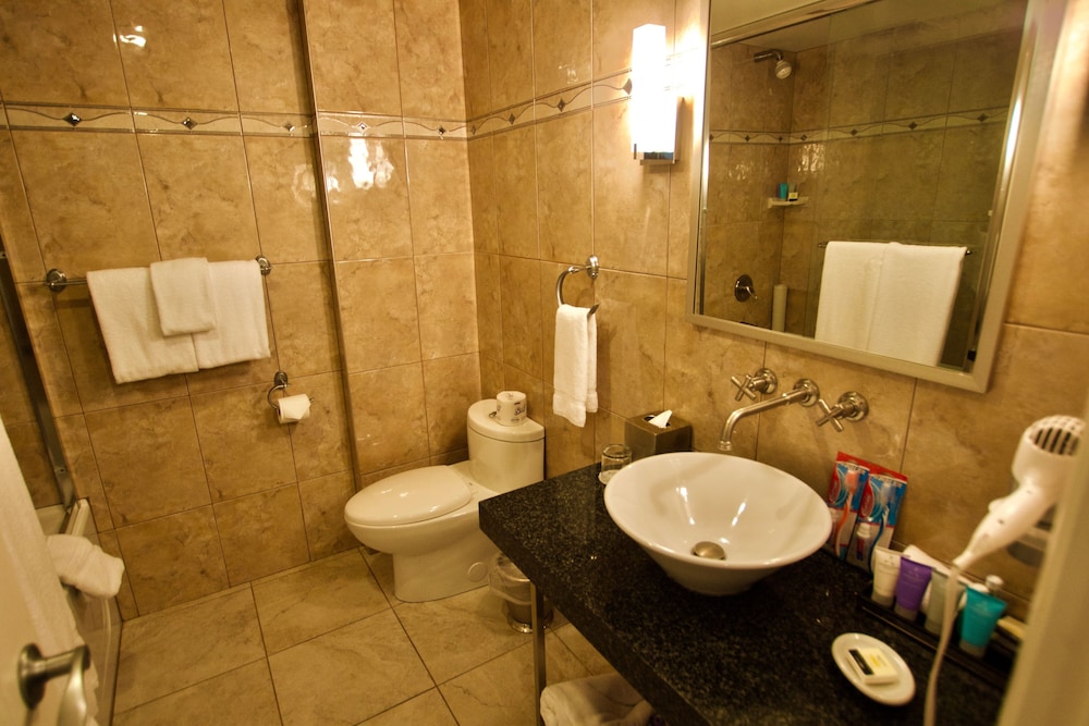 Deluxe Studio Suite (Top Floor with premium amenities) - Photo 4