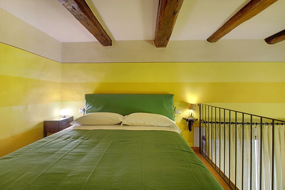 Apartment, 1 Queen Bed (Madama Butterfly) photo 1