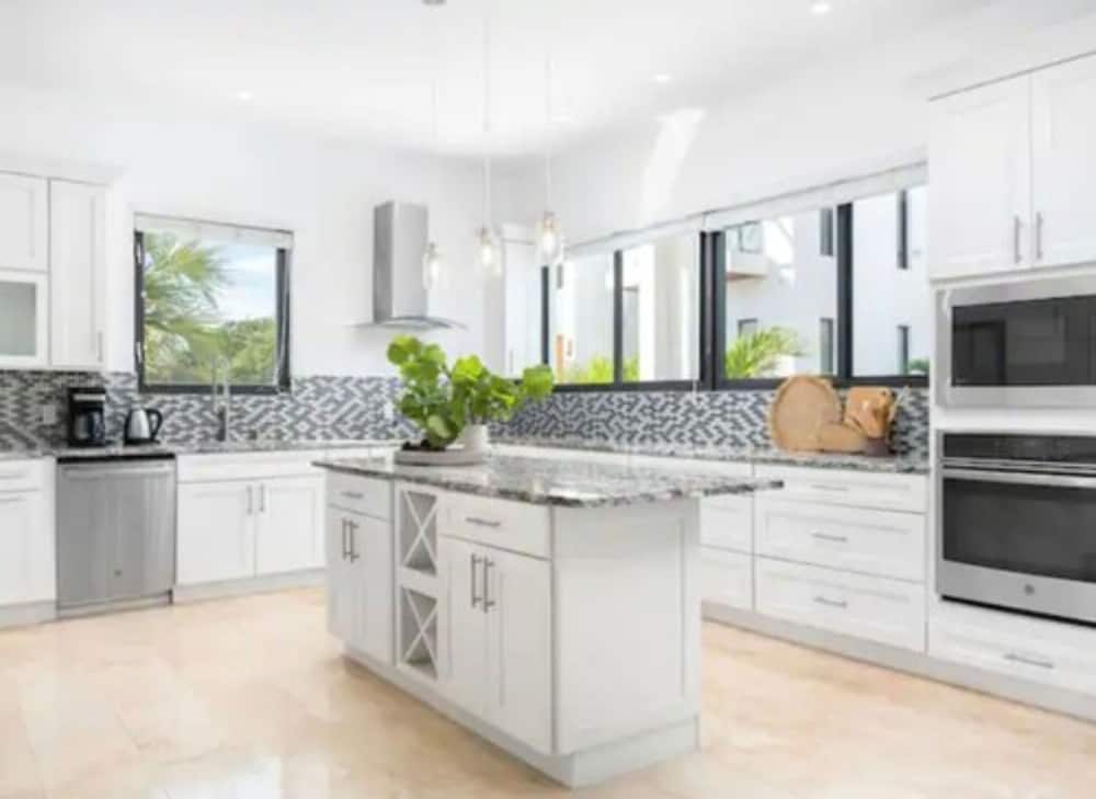 Basic Villa photo 3