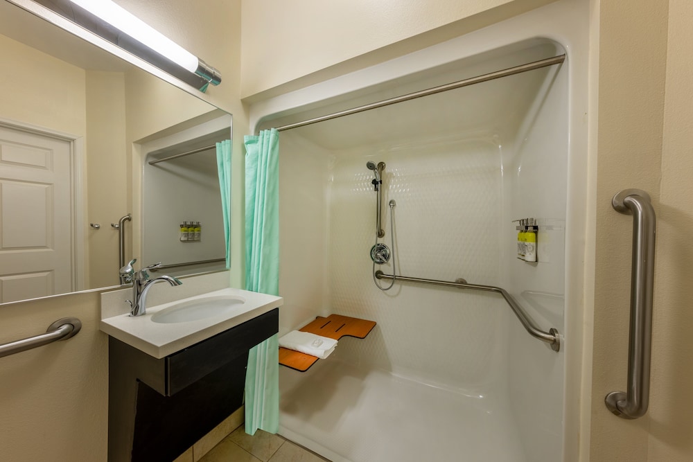 Studio Suite, 1 Queen Bed, Accessible (Comm, Mobil Tub) - Photo 2