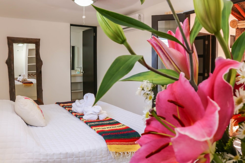 Suite, 1 King Bed, Garden View - Photo 7