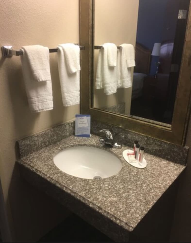 Room, Accessible photo 2