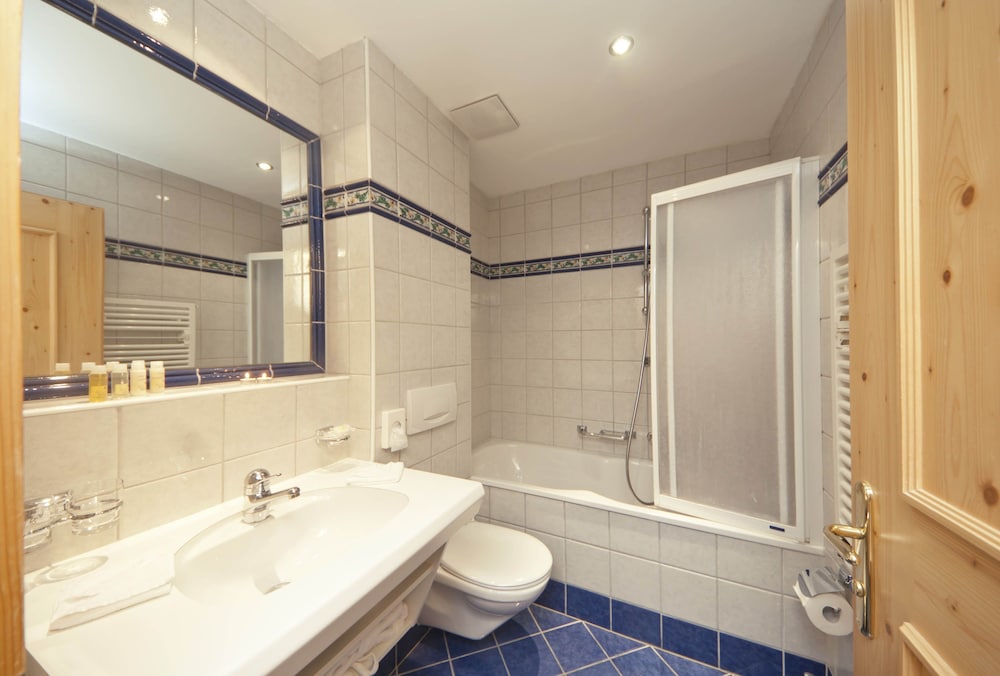 Standard Double Room, Balcony (Alpenrose) photo 2