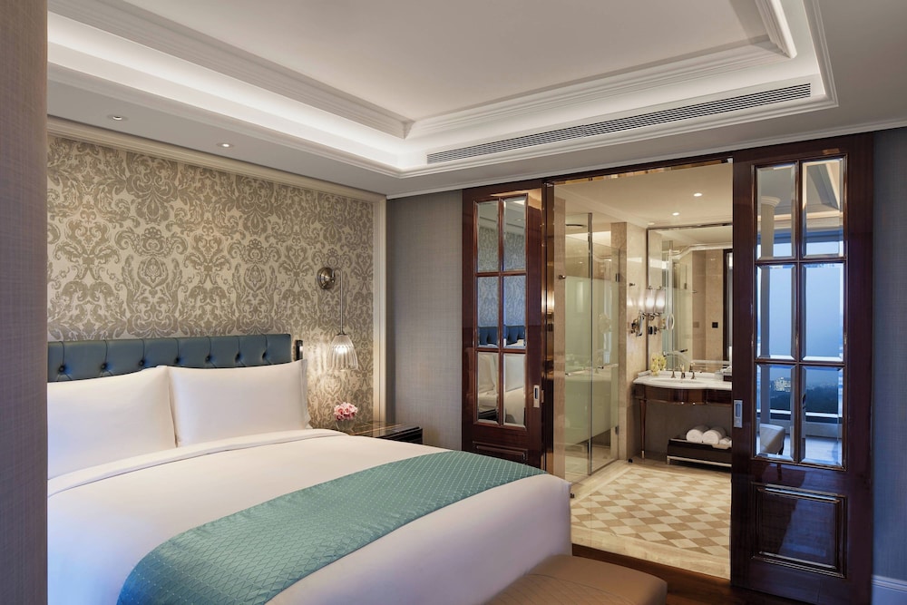 Executive Suite, 1 Bedroom - Photo 1
