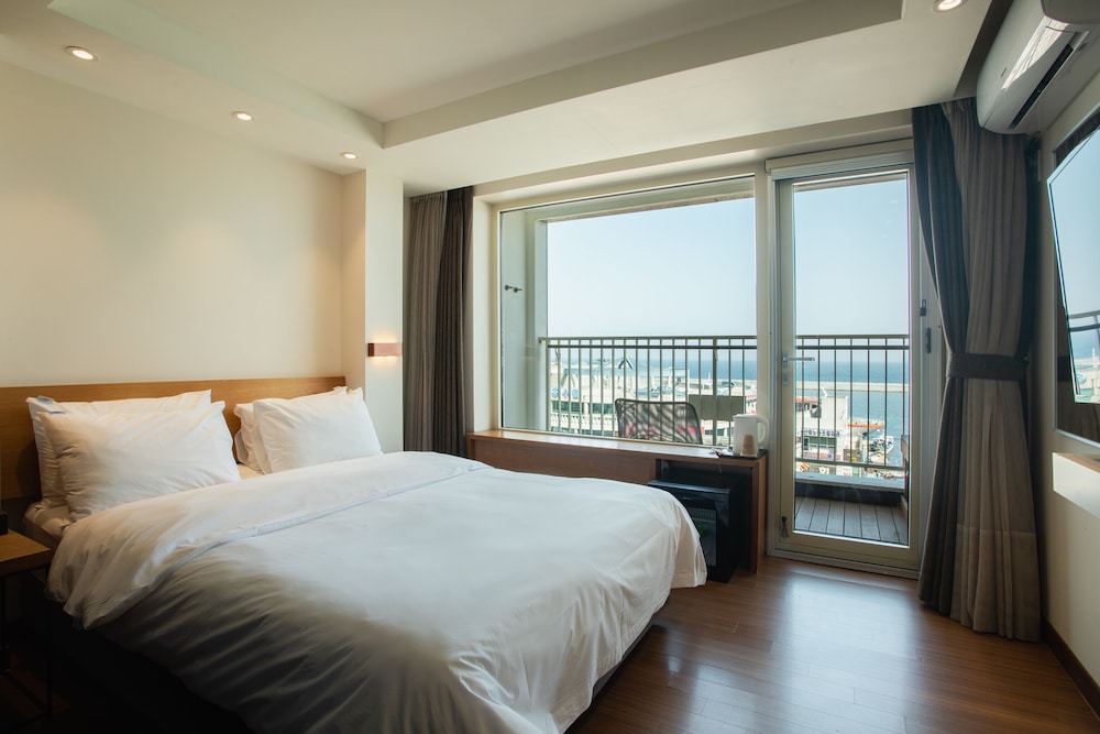 Deluxe Double Room (Ocean View) photo 3