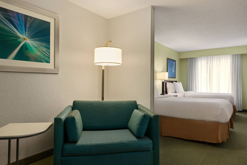Suite, 2 Double Beds - Photo 3