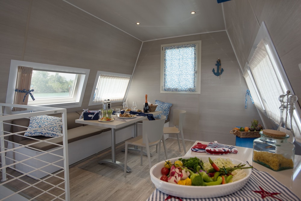 Duplex, 2 Bedrooms (Houseboat Lagoon) photo 2
