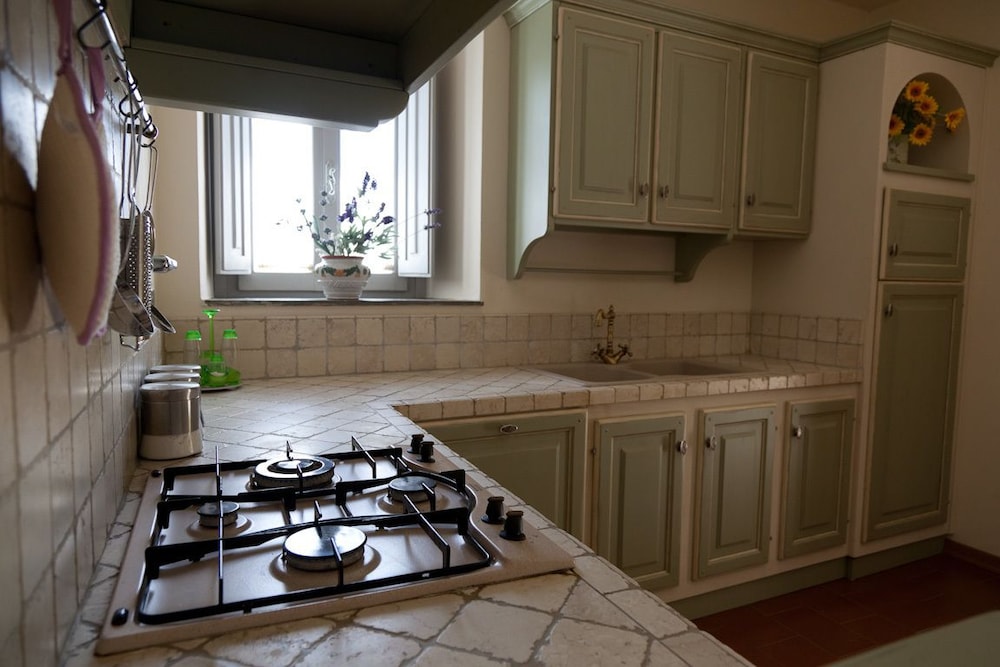 Apartment, 2 Bedrooms, Ground Floor photo 3