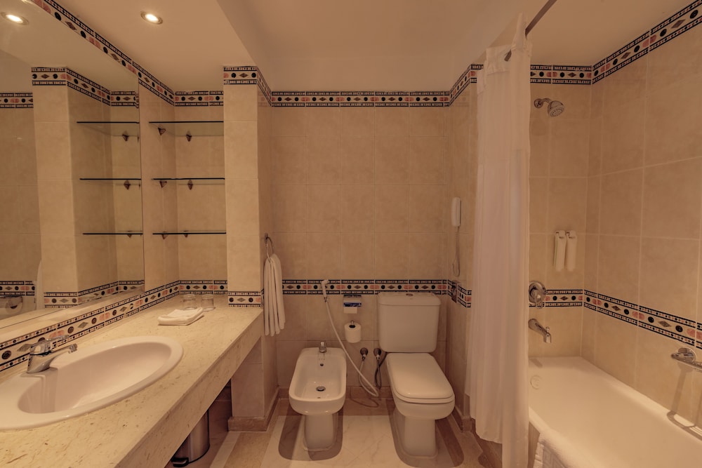 Superior Room, Pool View (Queen or Twin)