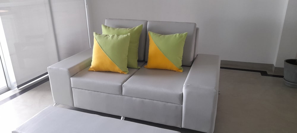 Deluxe Double Room, 1 King Bed, Balcony, Sea View photo 2
