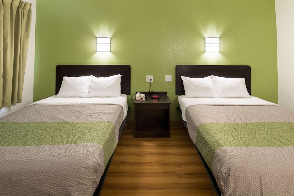 Standard Room, 2 Double Beds, Non Smoking photo 2