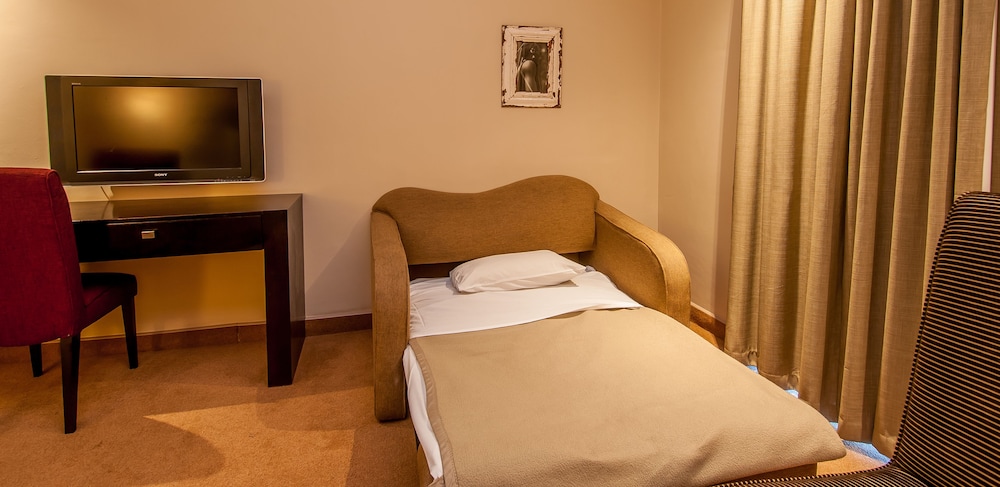 Twin Sofa Room - Photo 1