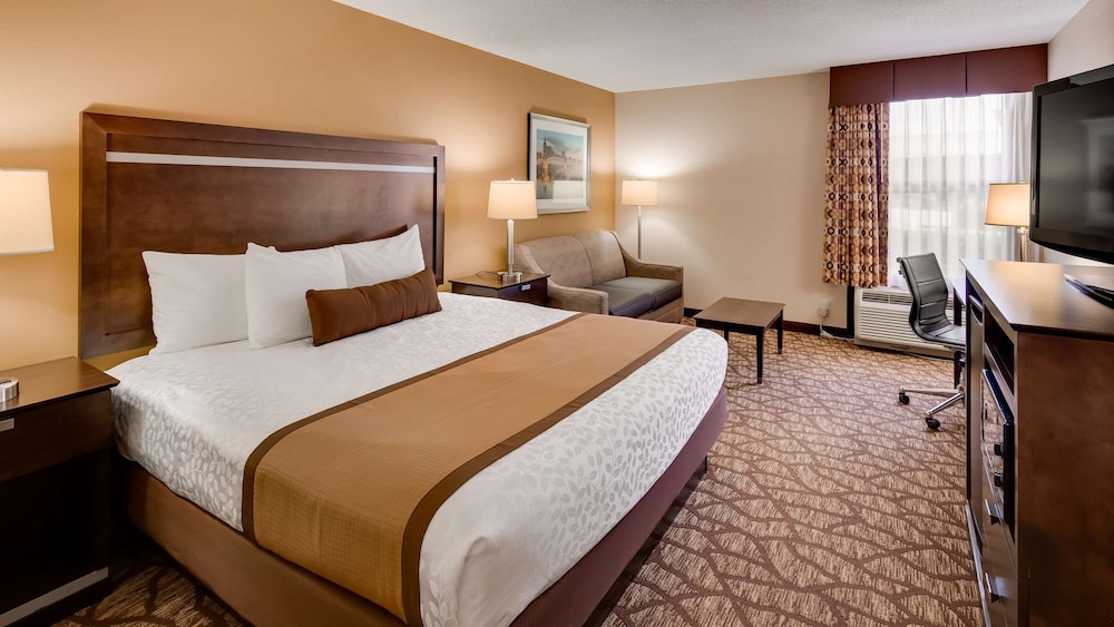 Standard Room, 1 King Bed, Non Smoking, Refrigerator & Microwave