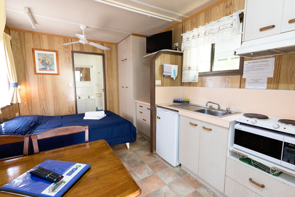 Open Plan Ensuite Cabin photo 3