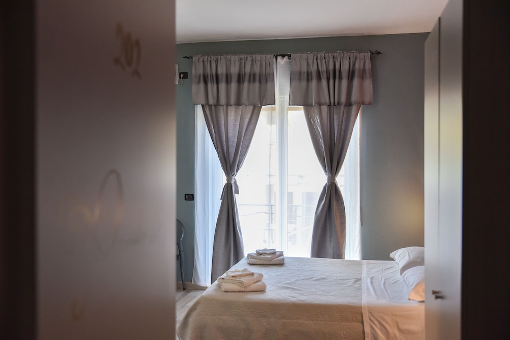 Deluxe Double Room, Jetted Tub photo 1