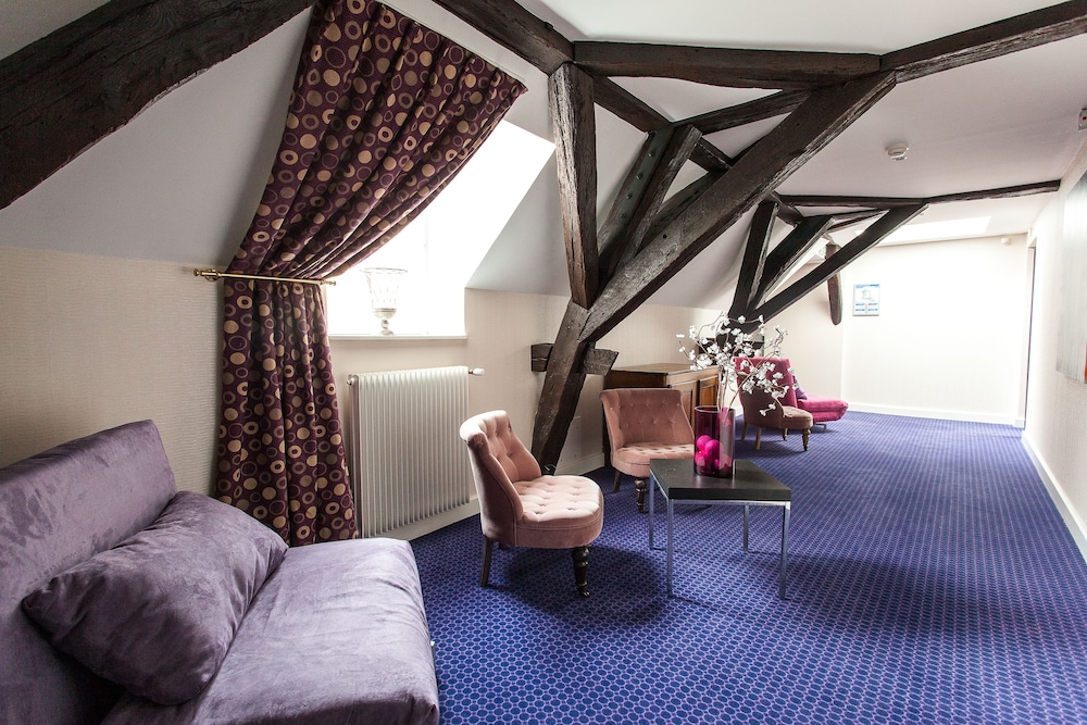 Executive Room - Photo 11