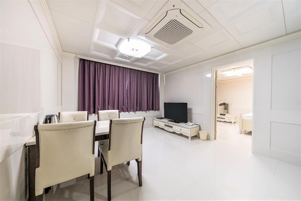 Family Condo (Free Spa tickets for 4 per stay) - Photo 1