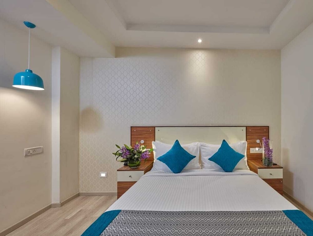 Deluxe Room (King Bed) - Photo 3