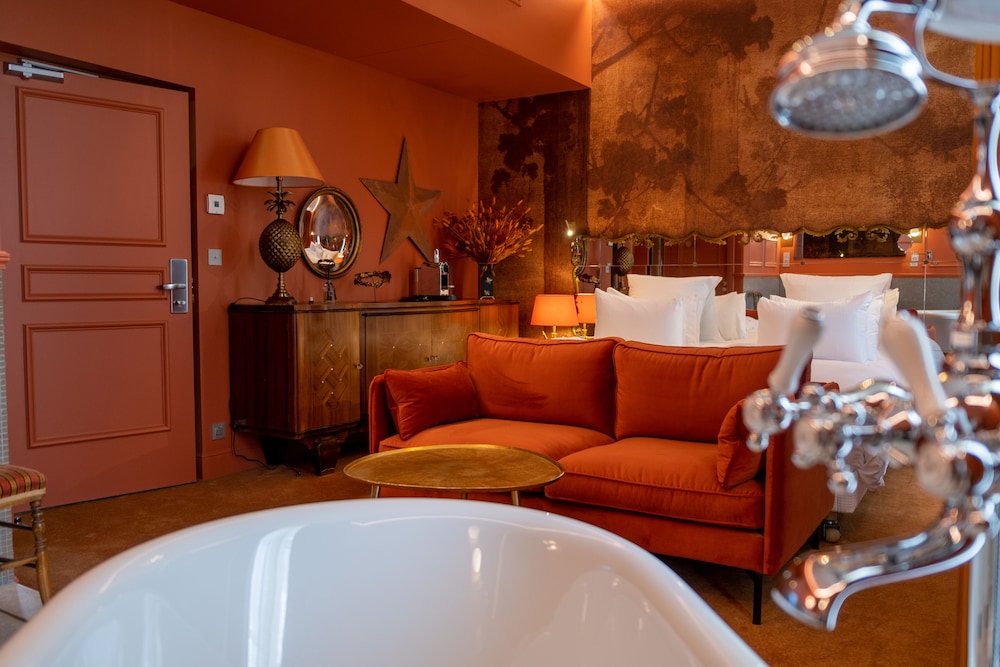 Deluxe Room, 1 Double Bed (Grounds view) - Photo 2