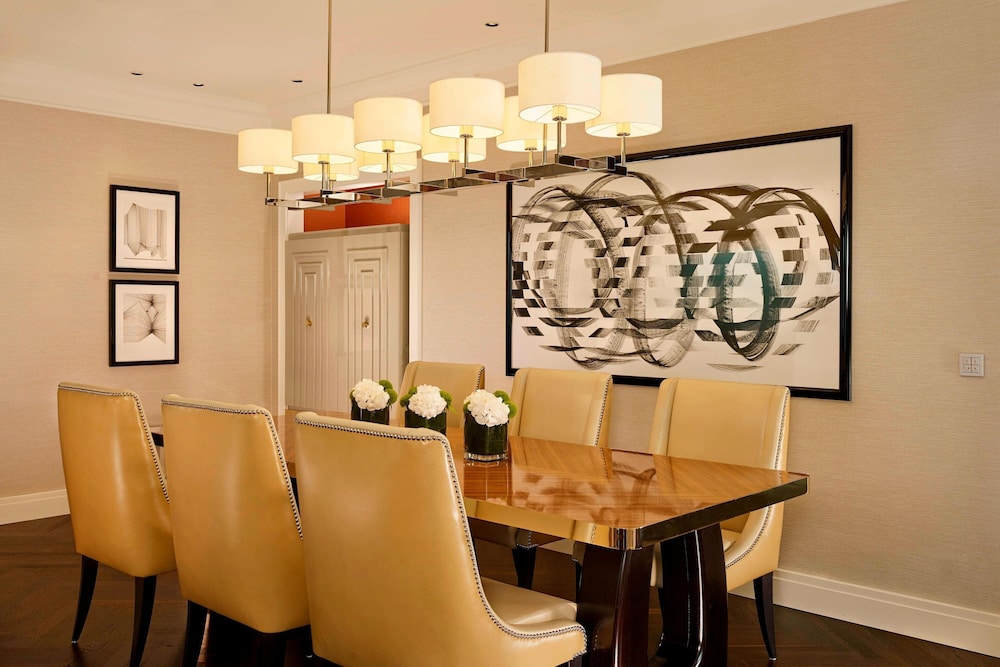 Club Suite, 2 Bedrooms (Club Lounge Access,Skyline View) thumbnail 5