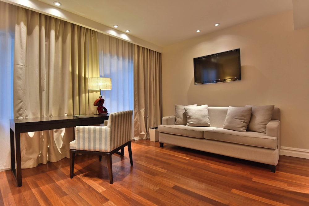 Deluxe Room, 1 King Bed, Pool Access