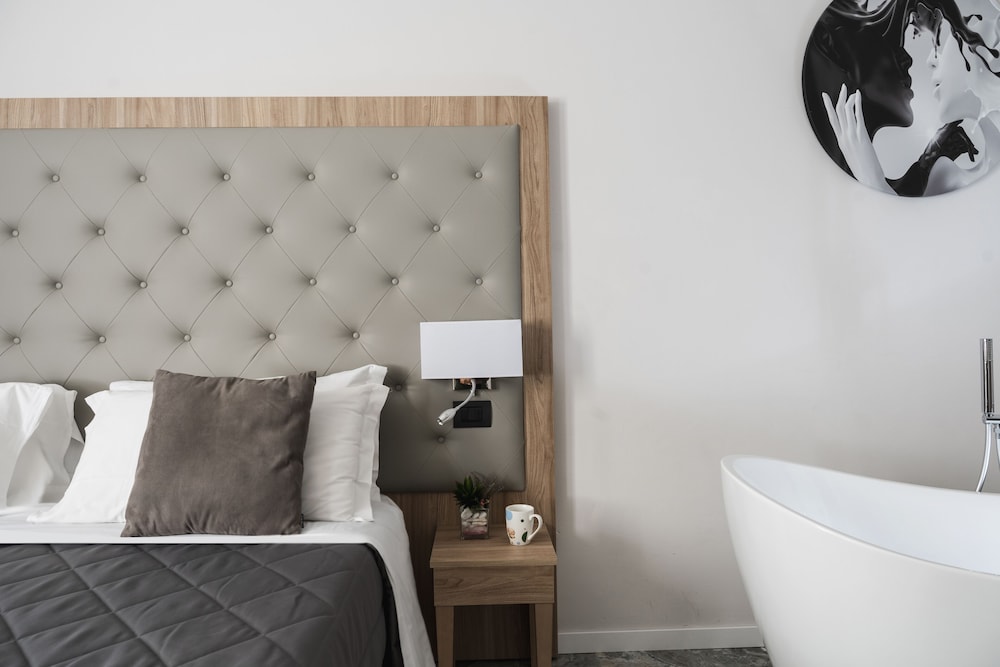 Junior Studio Suite, 1 King Bed photo 3