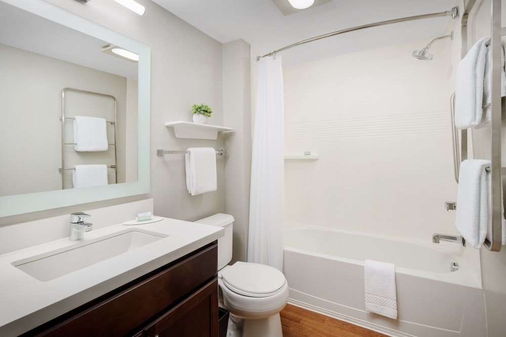 Suite, 2 Bedrooms - Photo 3